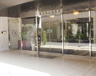 入り口(玄関ドアー)