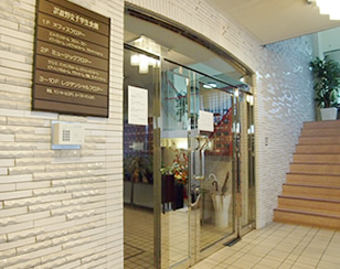 館内入口(館内ドアー)